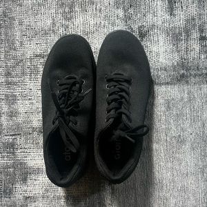 Atoms model 000 unisex shoe